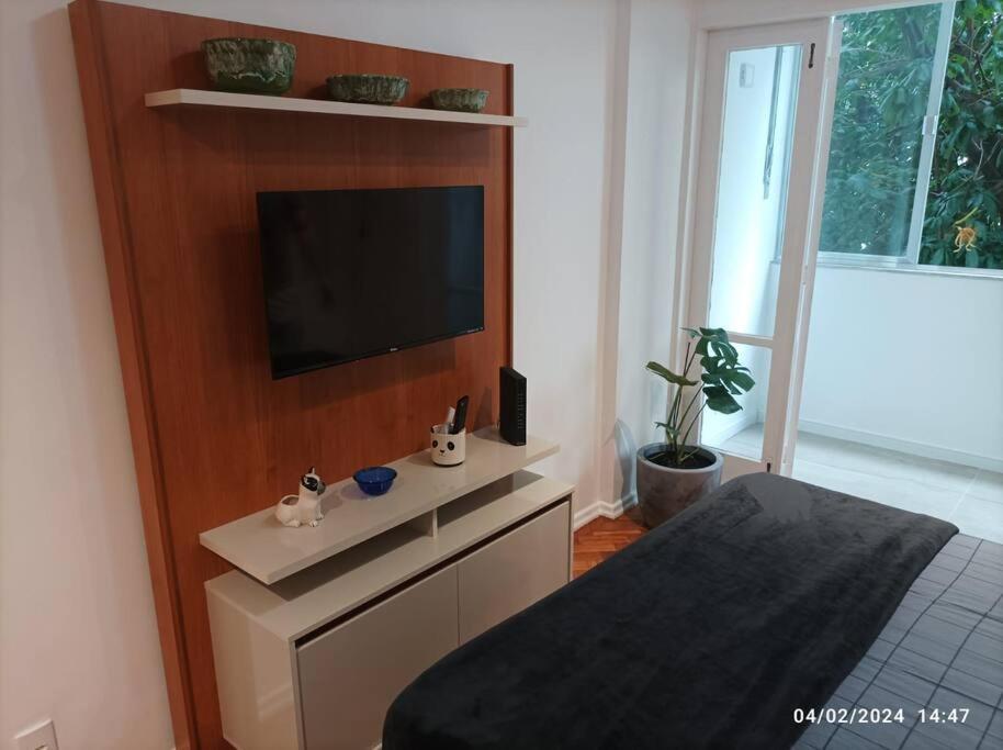Apartamento Botafogo - Conforto, Estilo E Varandinha!